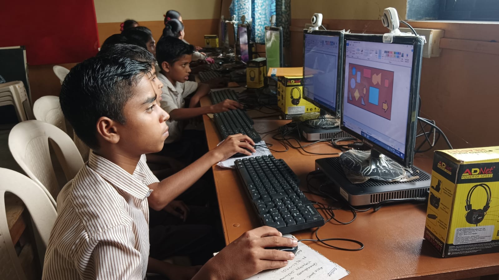 Students in a rural Maharashtra school using computers to learn digital skills, supported by Apni Pathshala’s education initiative